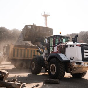 Alternative view of LOADING SHOVEL - HMK 635 WL
